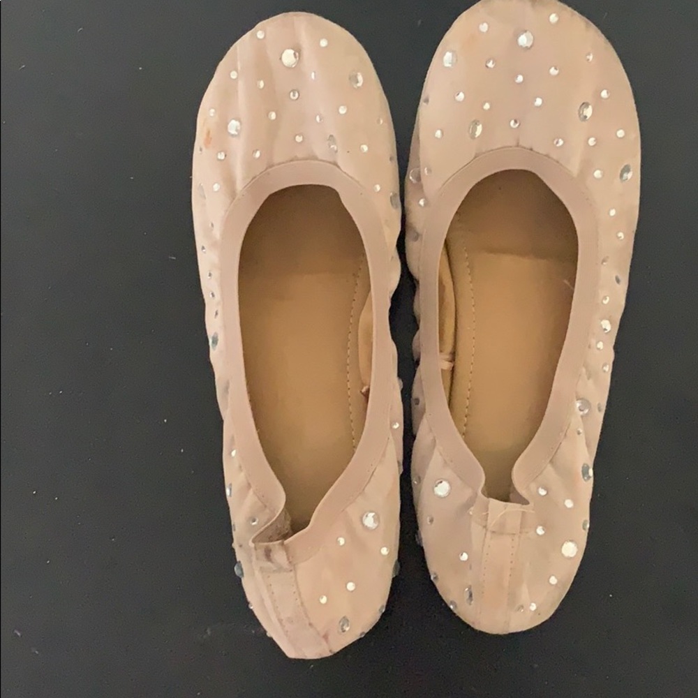 Worn extremely light weight pumps